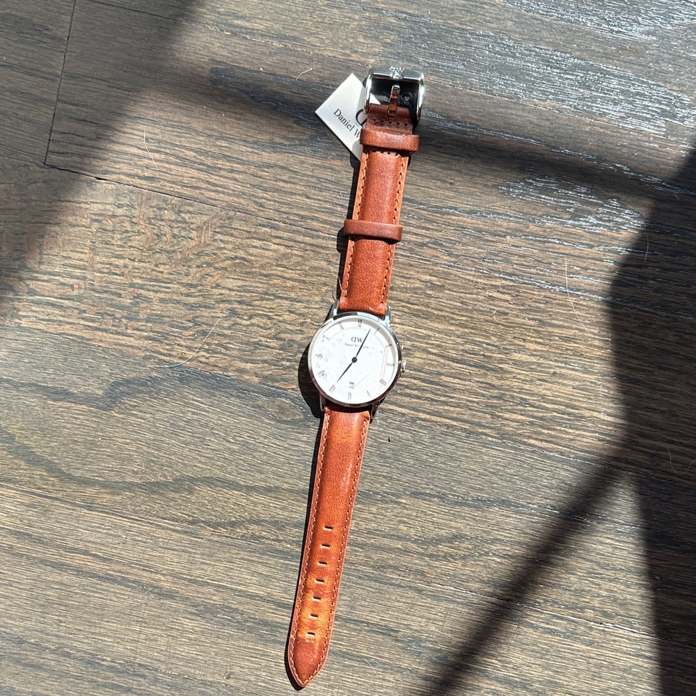 Daniel Wellington leather band watch
